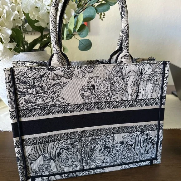 Designer Inspired Black and White Tote Bag - Picture 2 of 4